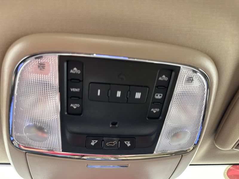 Used 2019 Jeep Grand Cherokee Overland AWD/4WD image 40