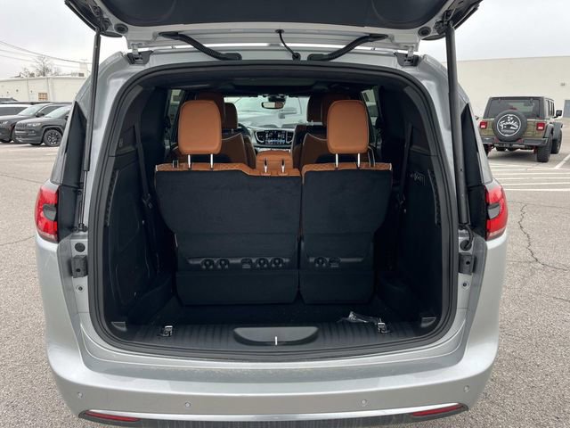 New 2026 Chrysler Pacifica Pinnacle FWD image 12