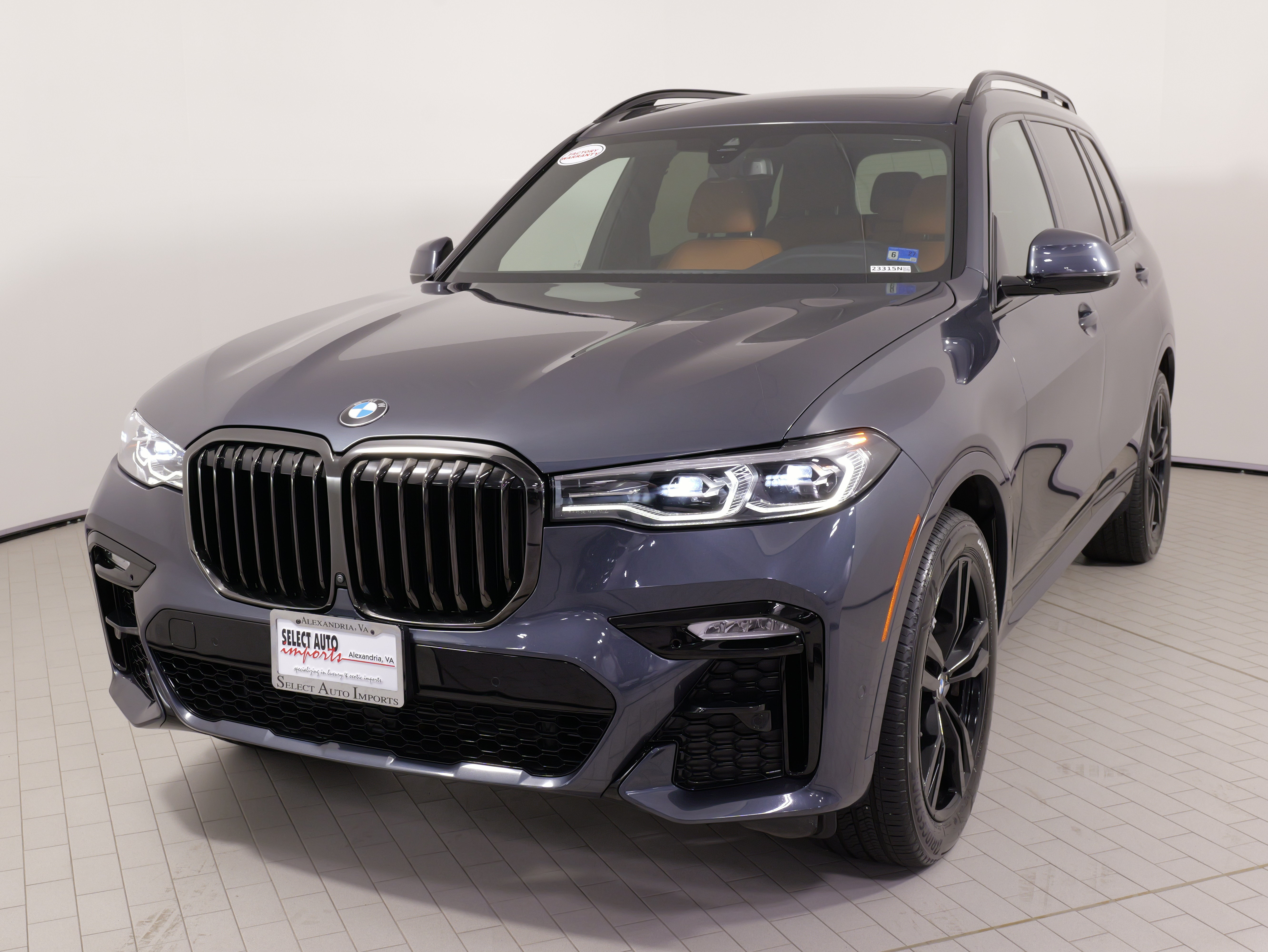 Used 2022 BMW X7 xDrive40i w/ M Sport Package AWD/4WD image 4