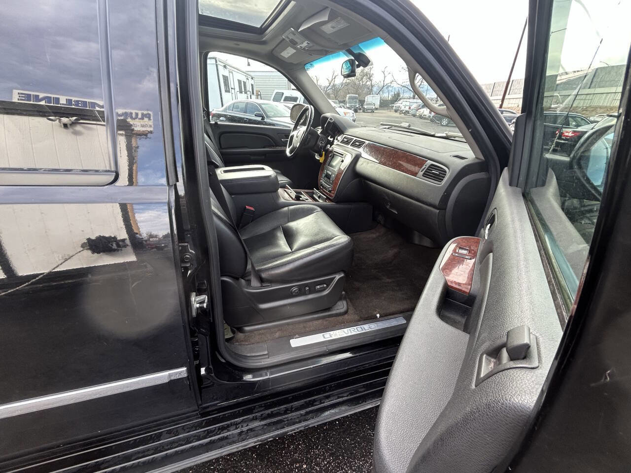 Used 2009 Chevrolet Avalanche LTZ image 16