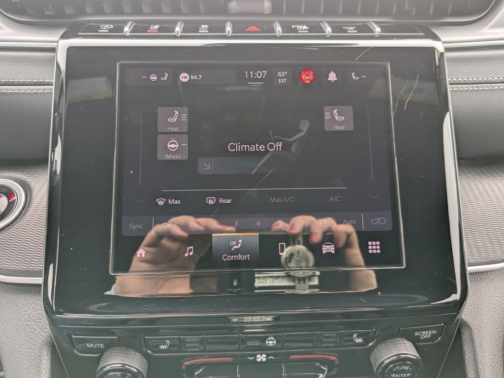 Used 2025 Jeep Grand Cherokee Altitude AWD/4WD image 31