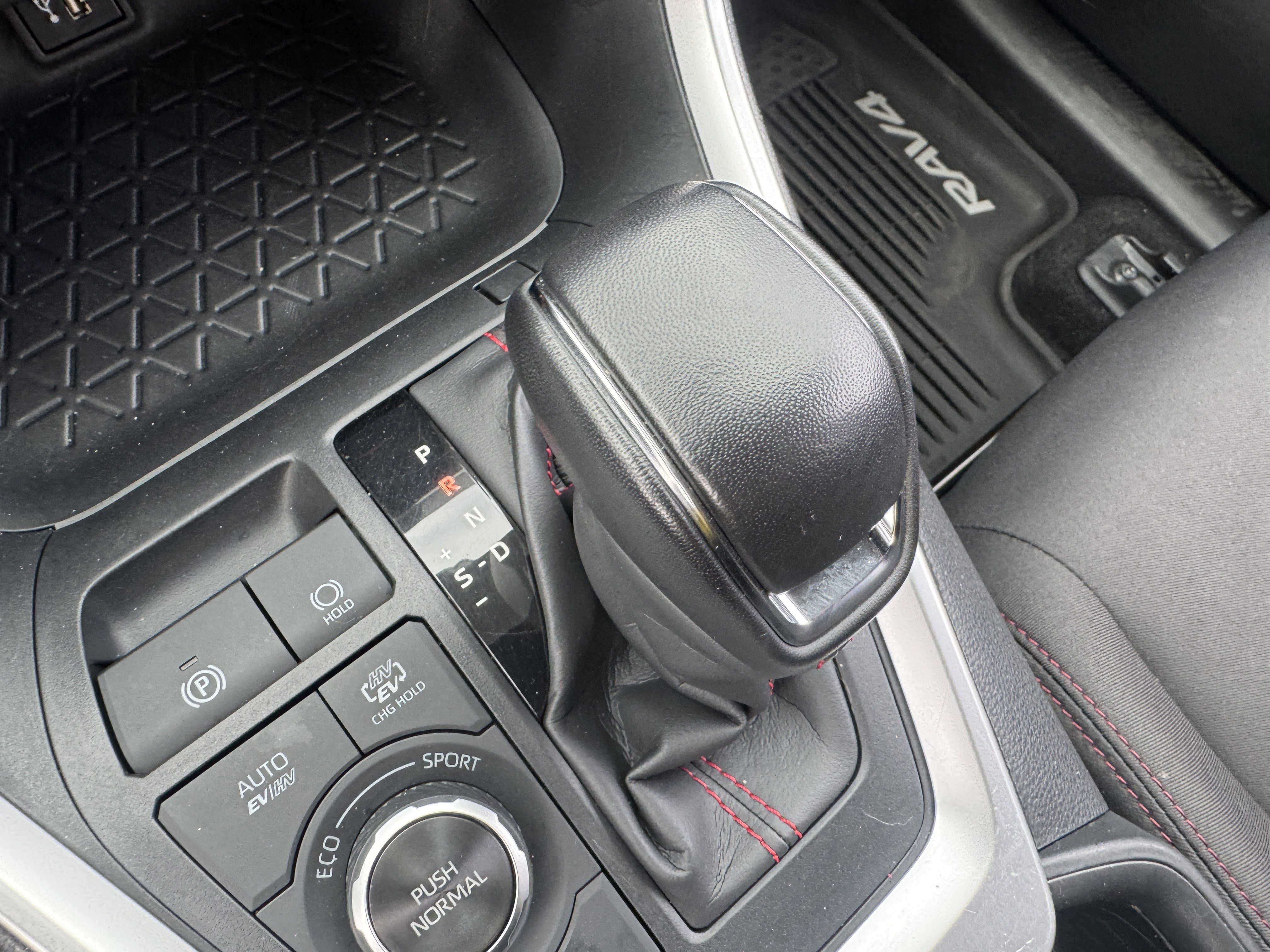 Used 2023 Toyota RAV4 SE w/ Weather & Moonroof Package image 29