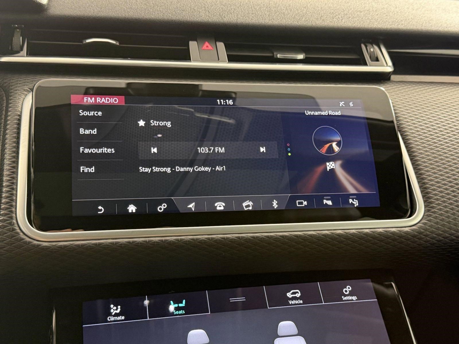 Used 2019 Land Rover Range Rover Velar R-Dynamic SE image 22