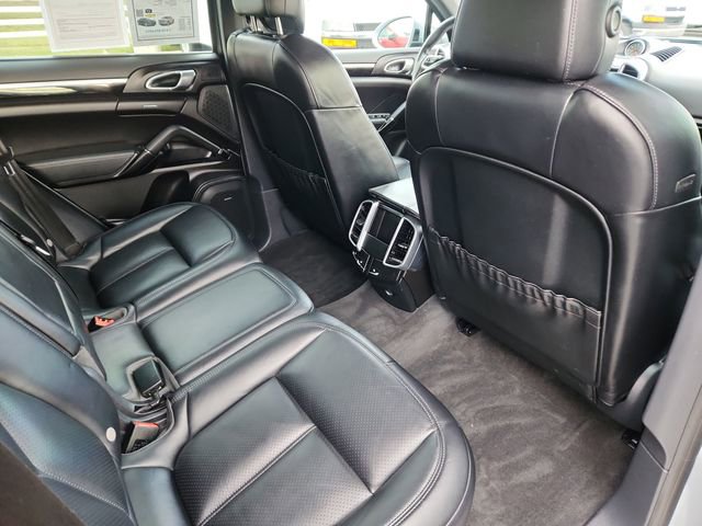 Used 2018 Porsche Cayenne Platinum Edition image 29