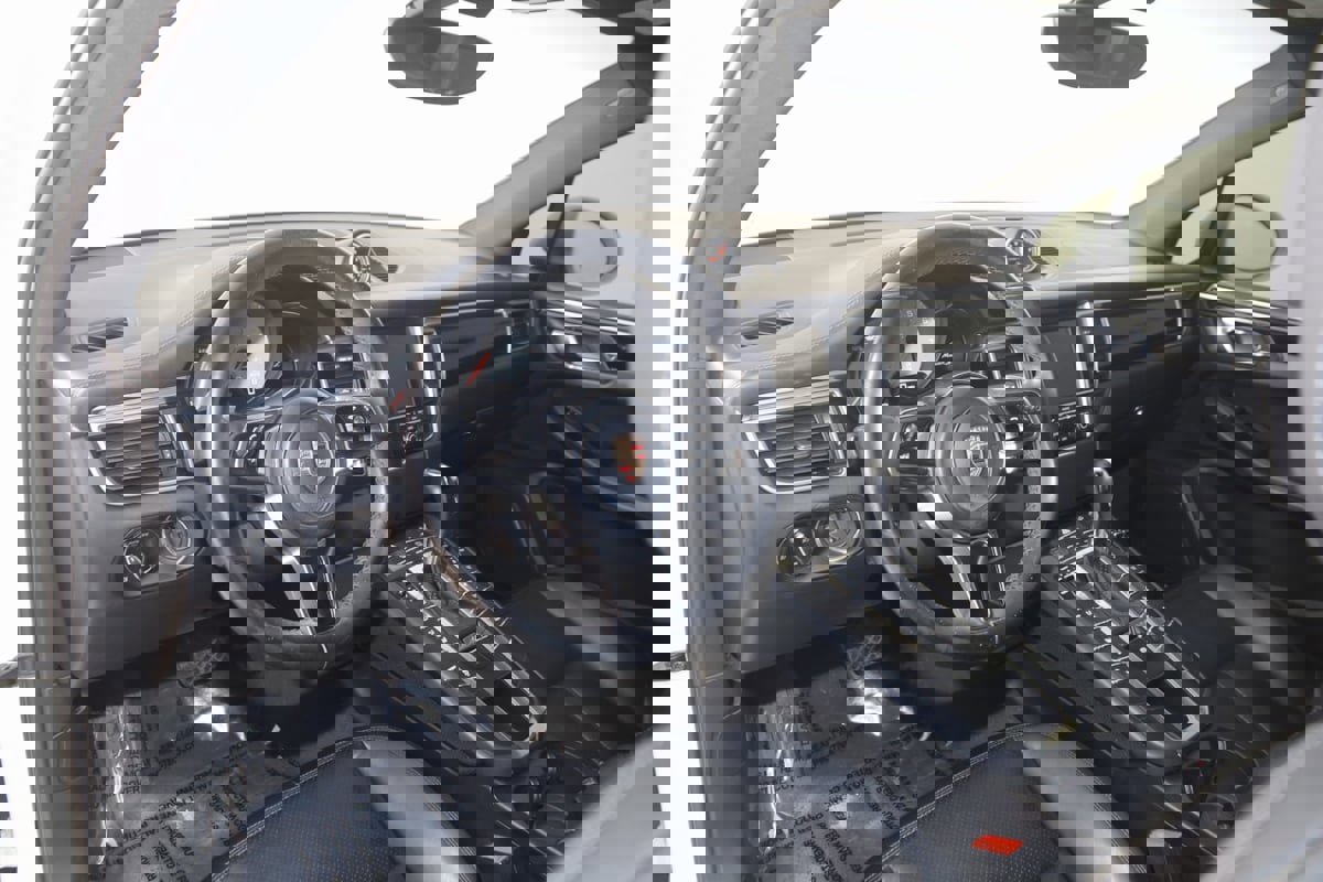 Used 2015 Porsche Macan S image 25