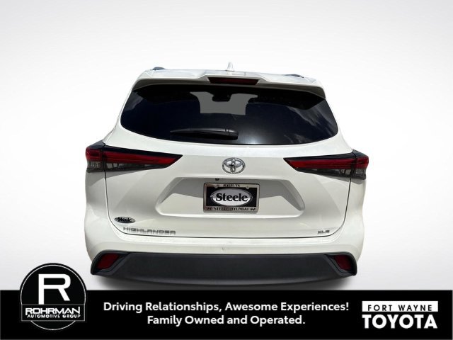 Used 2021 Toyota Highlander XLE FWD image 3