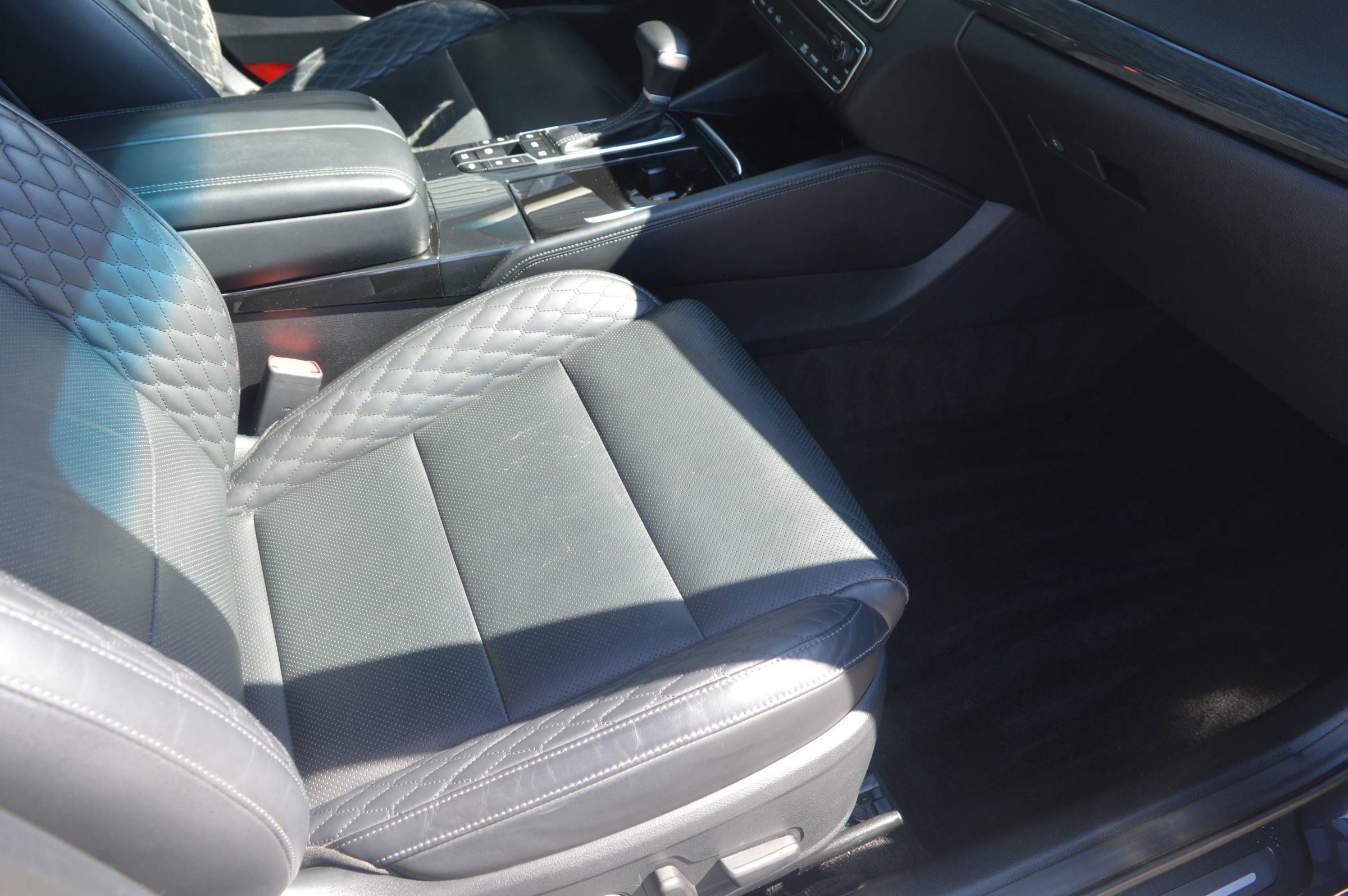 Used 2018 Kia Cadenza Limited image 18