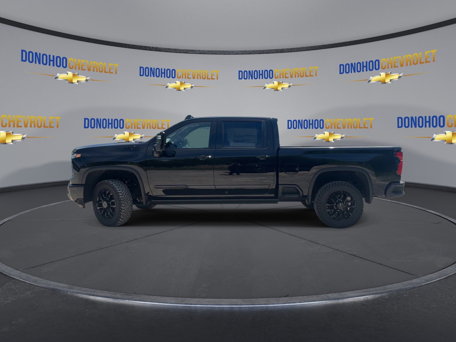 New 2026 Chevrolet Silverado 2500 High Country w/ Midnight Edition AWD/4WD image 8