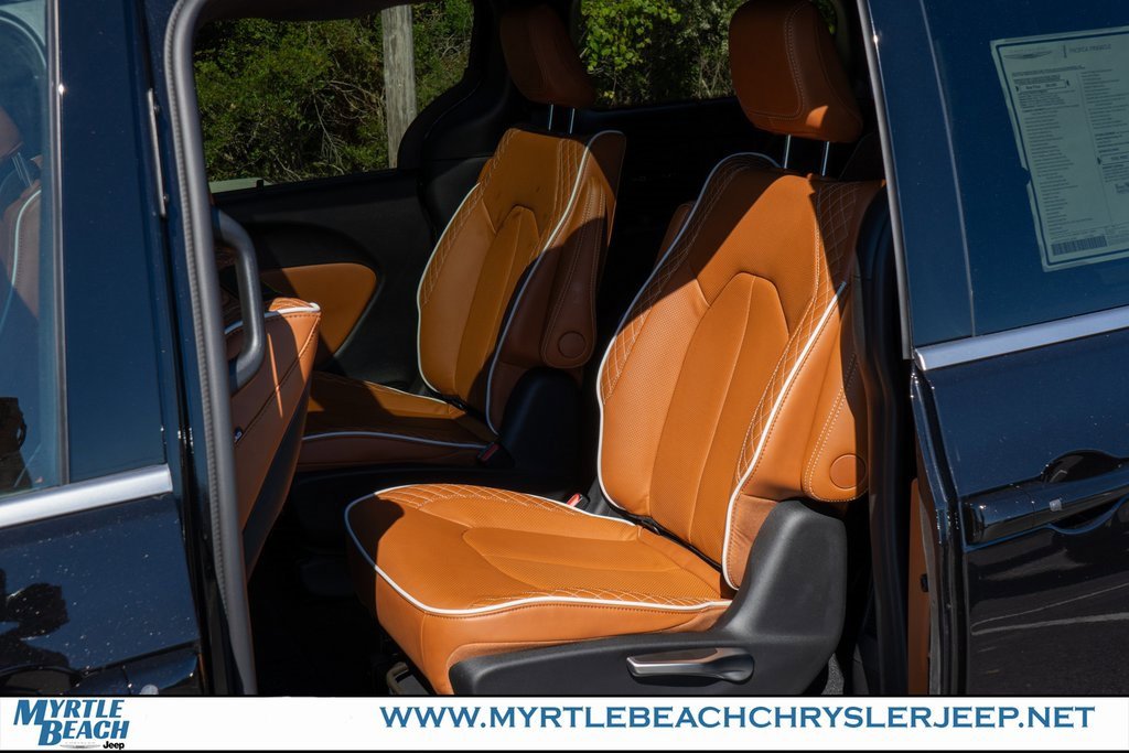 New 2026 Chrysler Pacifica Pinnacle image 14