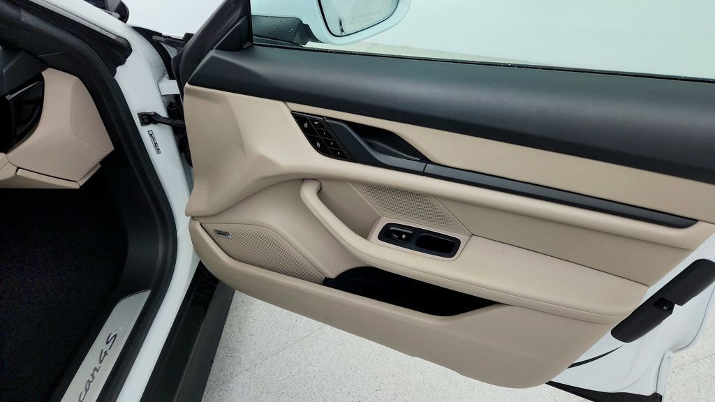 Used 2021 Porsche Taycan 4S image 26