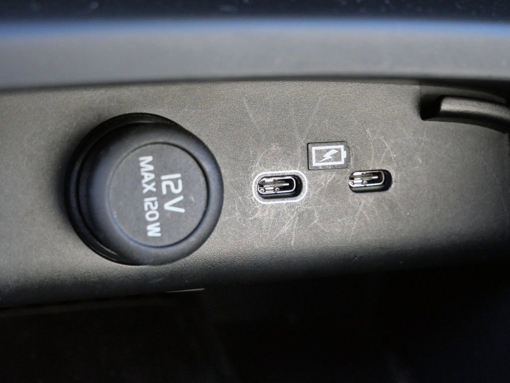 Used 2024 Volvo XC40 B5 Core image 43