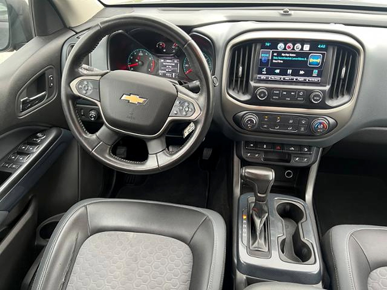 Used 2015 Chevrolet Colorado Z71 AWD/4WD image 16