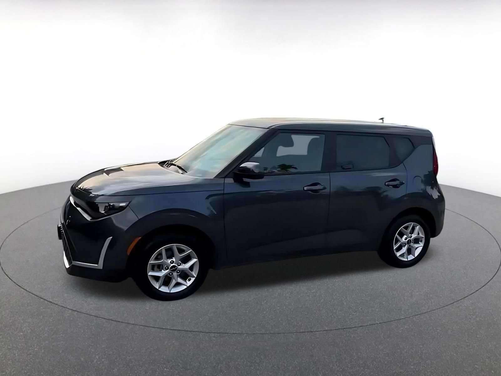 Used 2025 Kia Soul LX w/ LX Technology Package FWD image 7