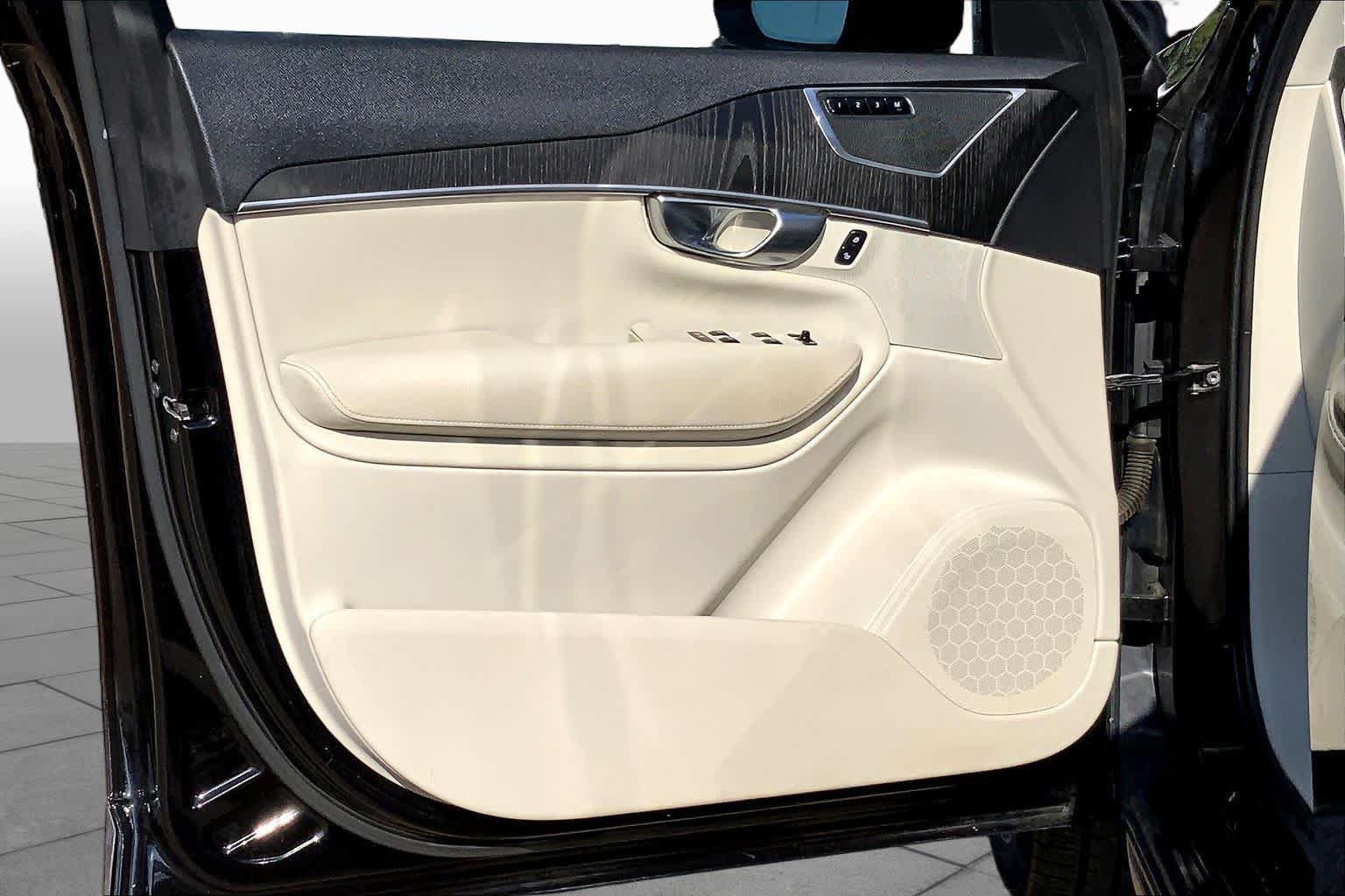 Used 2020 Volvo XC90 T5 Momentum w/ Protection Package Premier FWD image 22