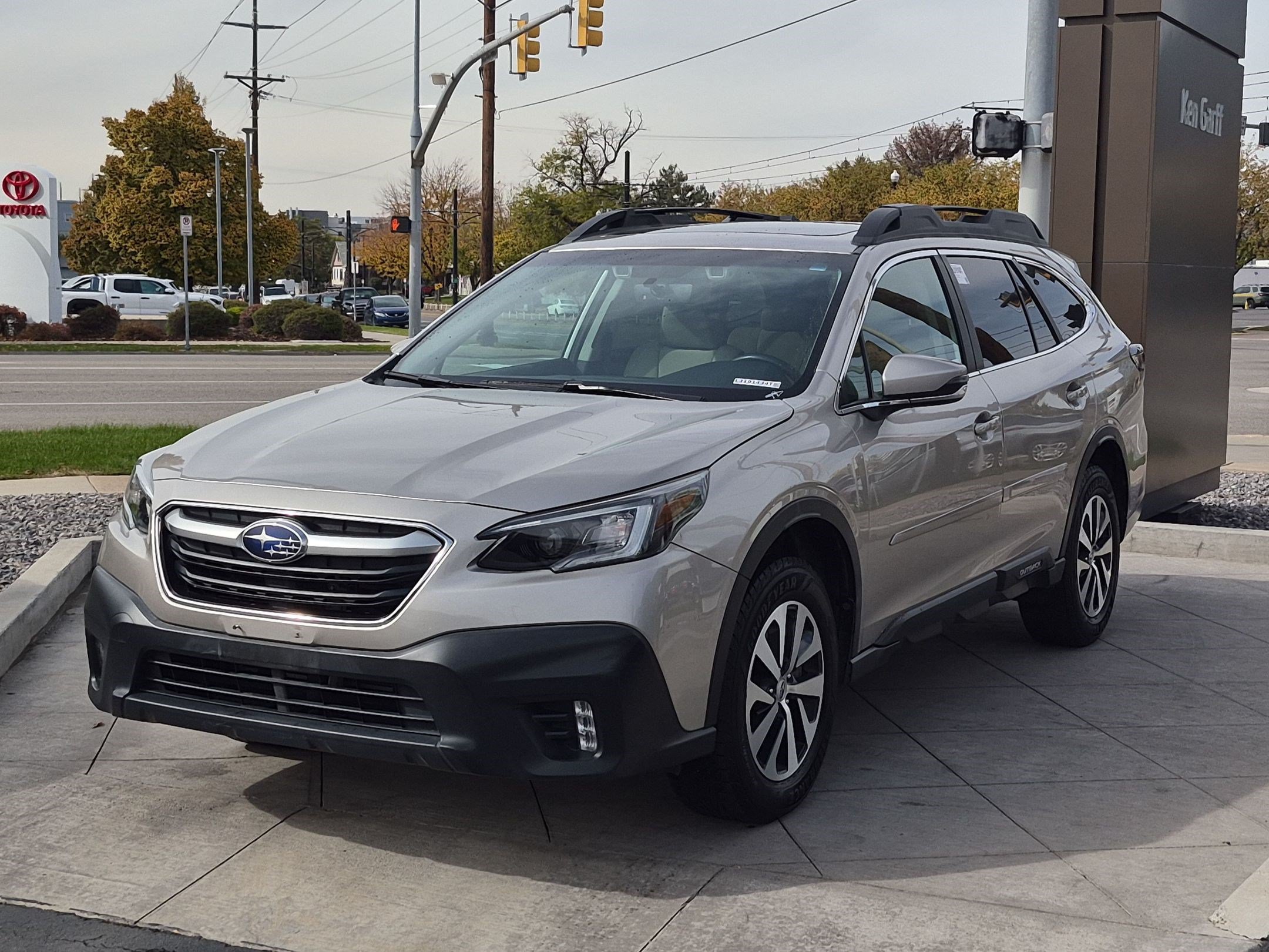 Used 2020 Subaru Outback Premium w/ Popular Package #1 AWD/4WD image 9