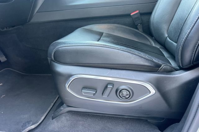 Used 2024 Jeep Wagoneer L Series II w/ Flexible Seating Group image 13