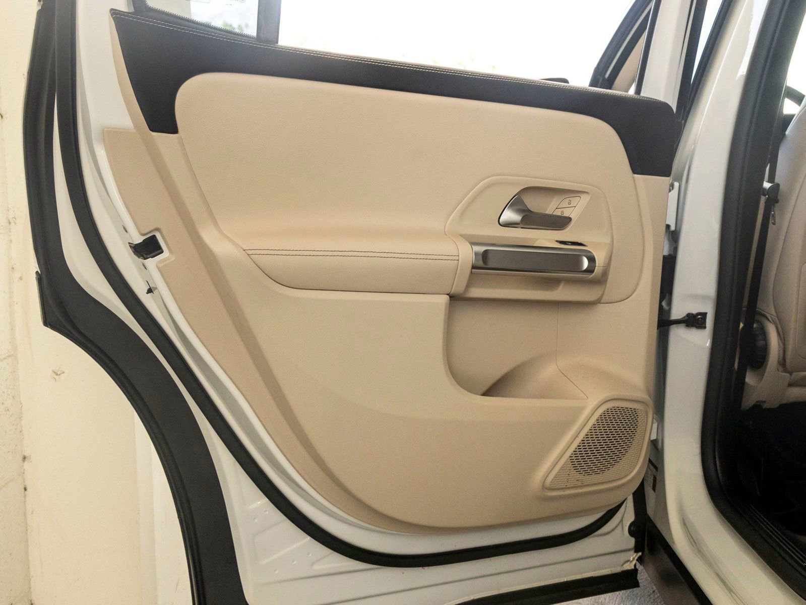 Used 2022 Mercedes-Benz GLB 250 4MATIC image 18