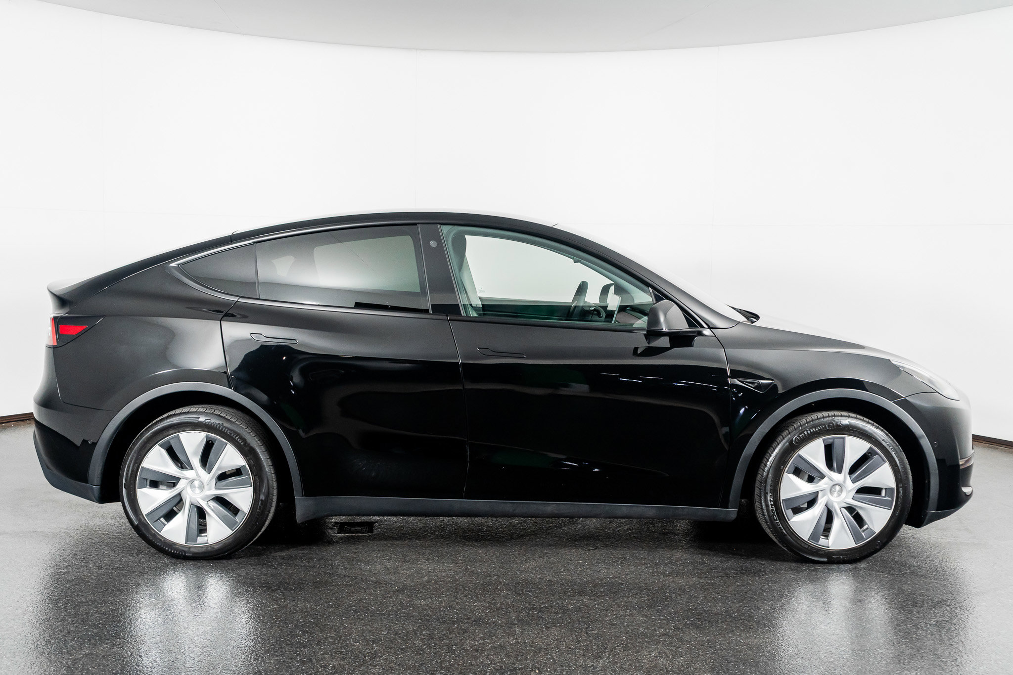 Used 2022 Tesla Model Y Long Range image 4