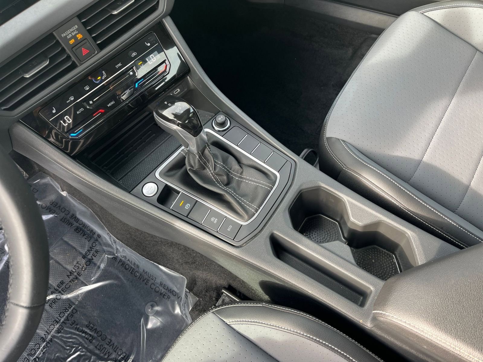 Used 2025 Volkswagen Jetta SE image 42