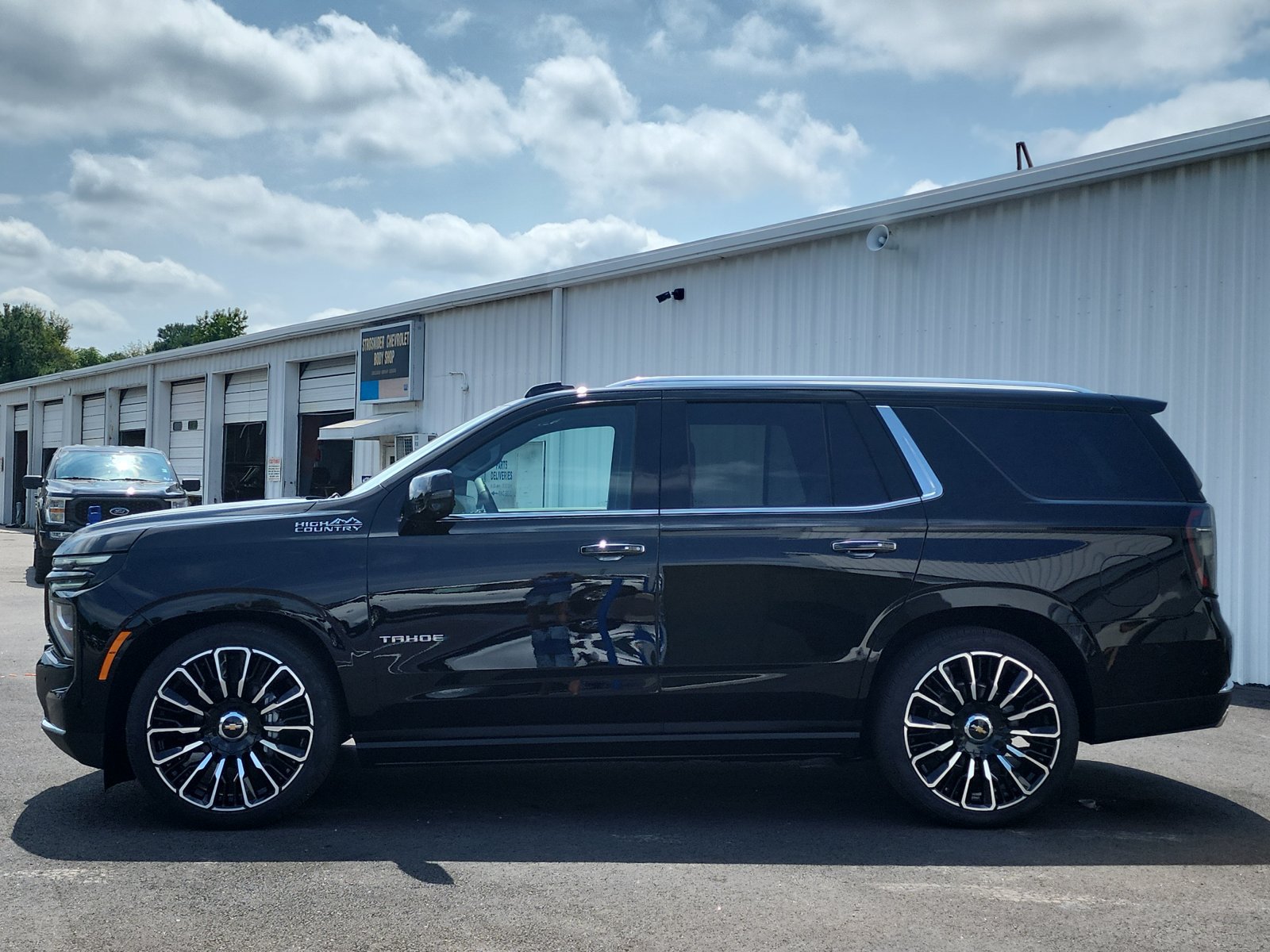 New 2026 Chevrolet Tahoe High Country AWD/4WD image 2