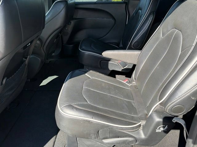Used 2025 Chrysler Pacifica Limited FWD image 15