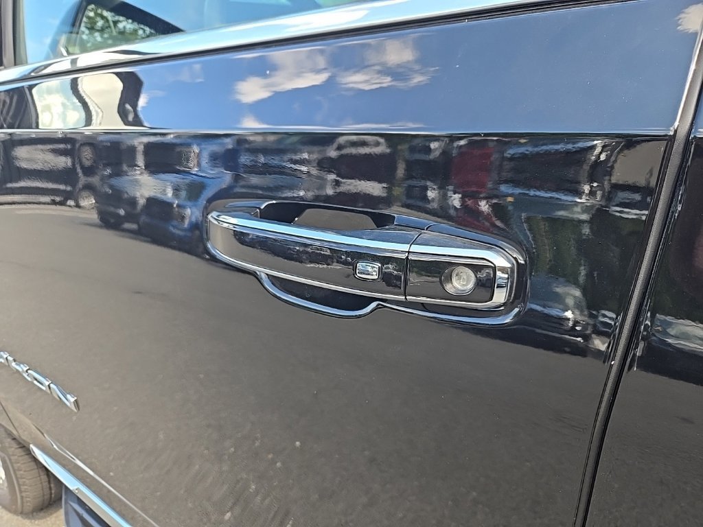 New 2026 GMC Yukon XL Elevation AWD/4WD image 8