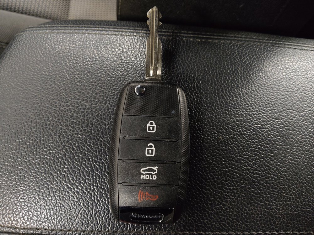 Used 2017 Kia Forte LX image 32