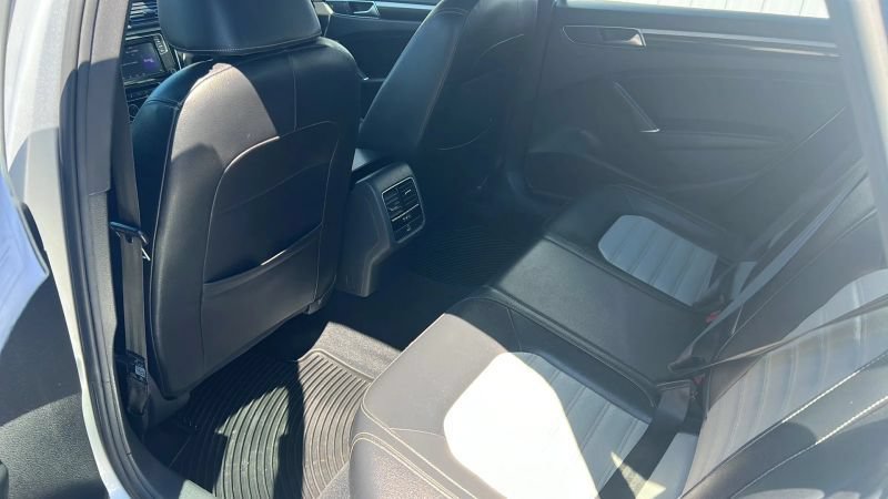 Used 2018 Volkswagen Passat 3.6 FWD image 13