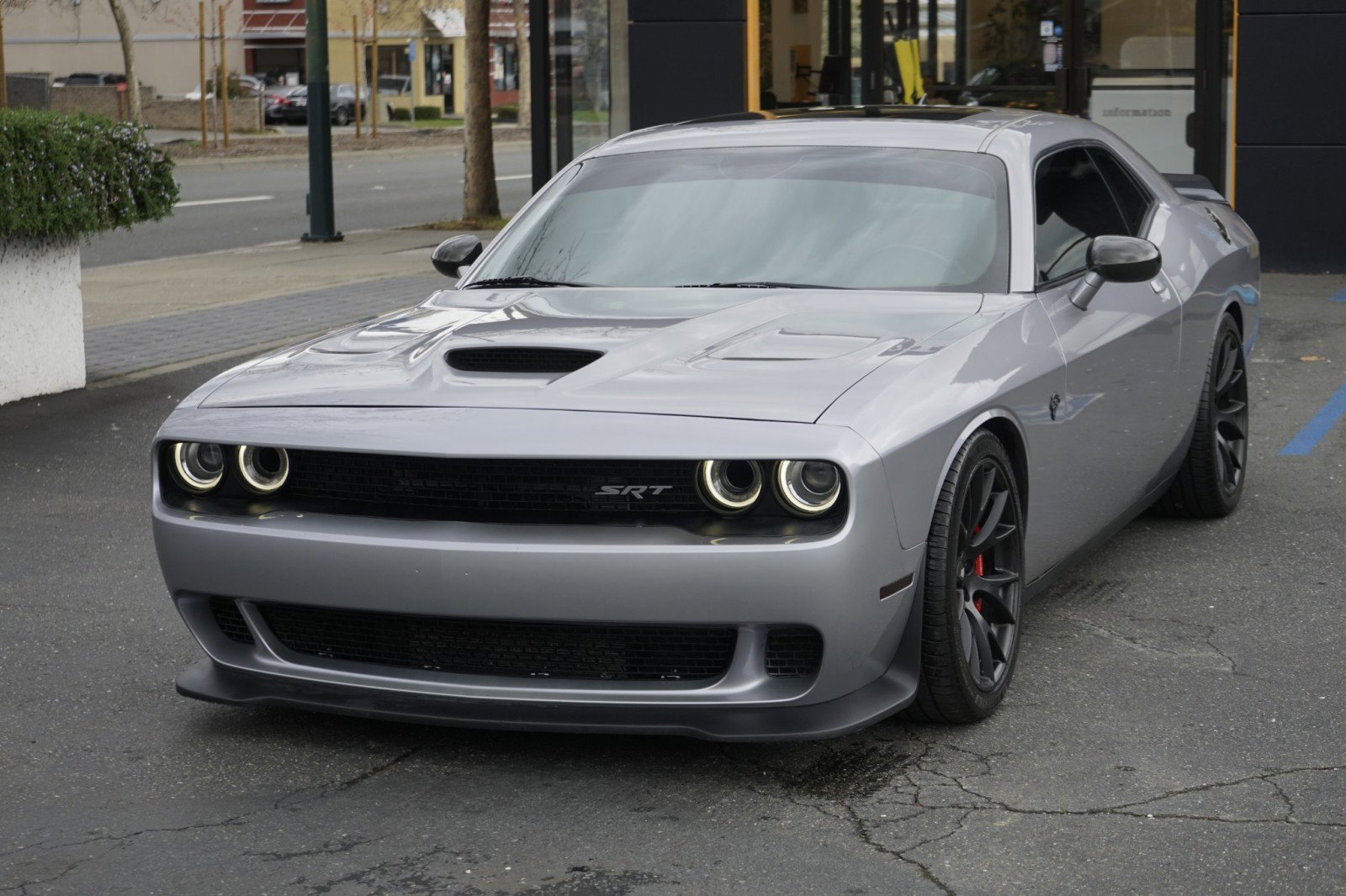 Used 2016 Dodge Challenger SRT Hellcat image 4