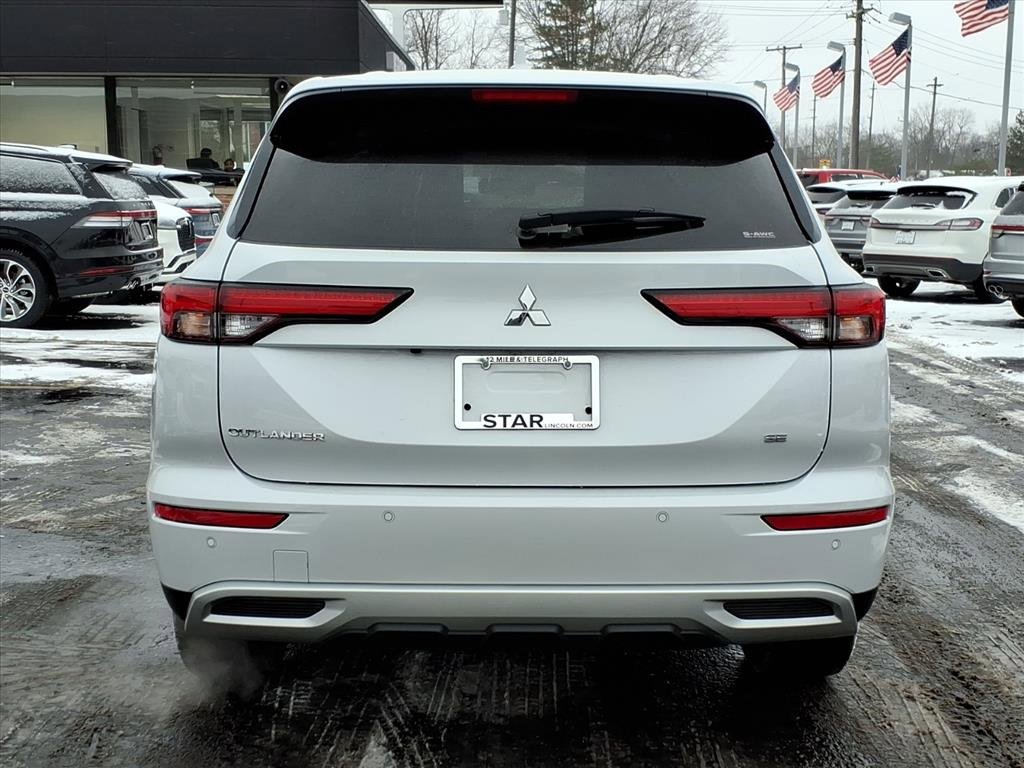 Used 2024 Mitsubishi Outlander SE image 6