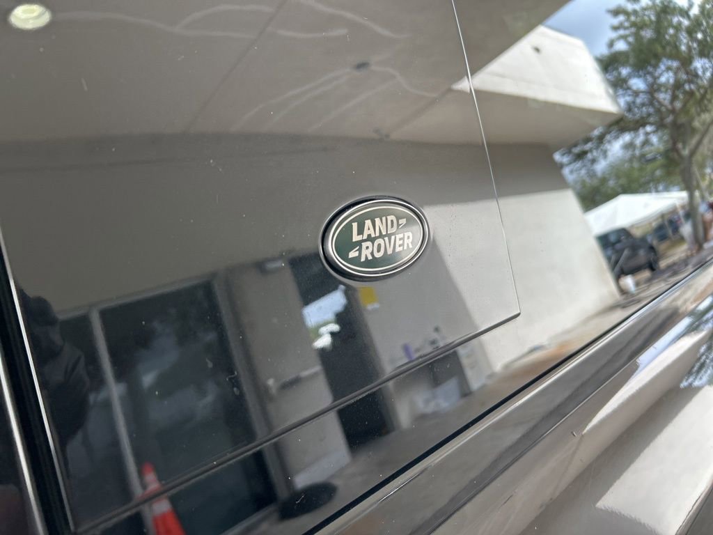 Used 2024 Land Rover Defender 130 X-Dynamic SE image 18