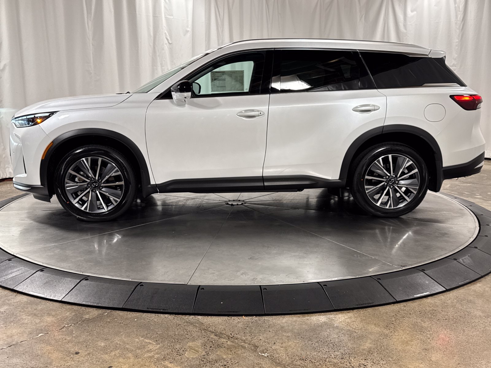 New 2027 INFINITI QX60 Luxe w/ Cargo Package AWD/4WD image 8