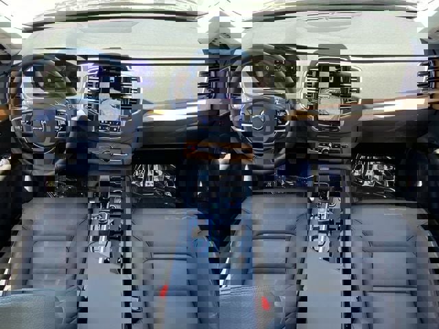 Certified 2025 Volvo XC90 T8 Plus w/ Protection Package Premier image 16