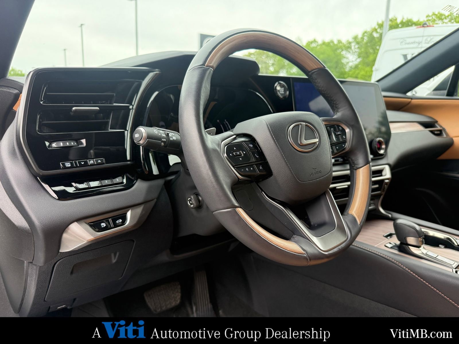 Used 2023 Lexus RX 350 Premium w/ Accessory Package AWD/4WD image 17