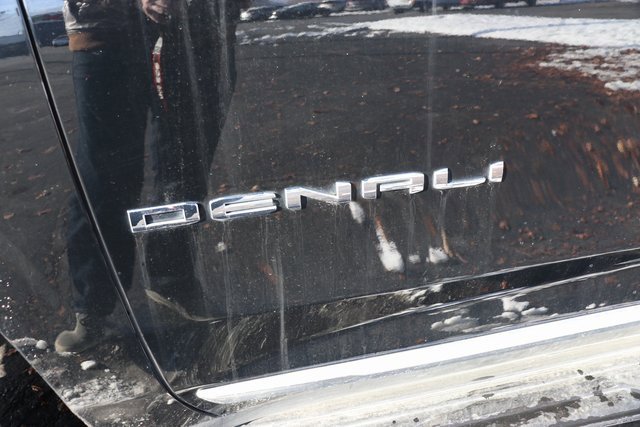 Used 2024 GMC Yukon XL Denali image 11