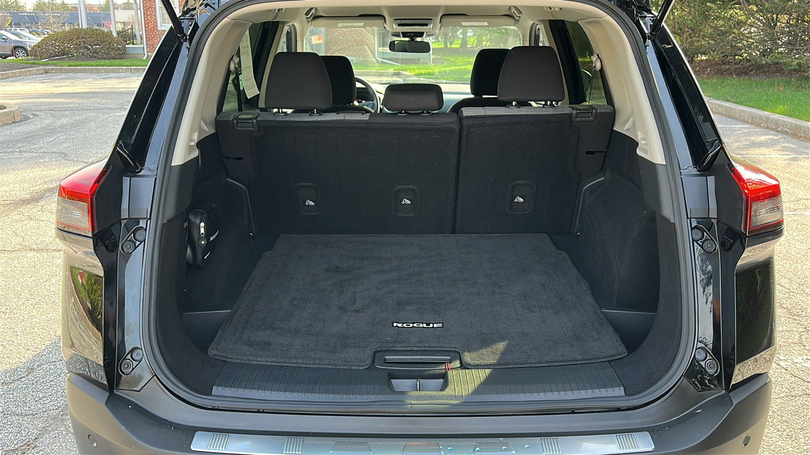 Certified 2023 Nissan Rogue SV AWD/4WD image 6