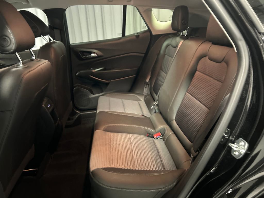 Used 2025 Chevrolet Trax LT w/ LT Convenience Package image 23