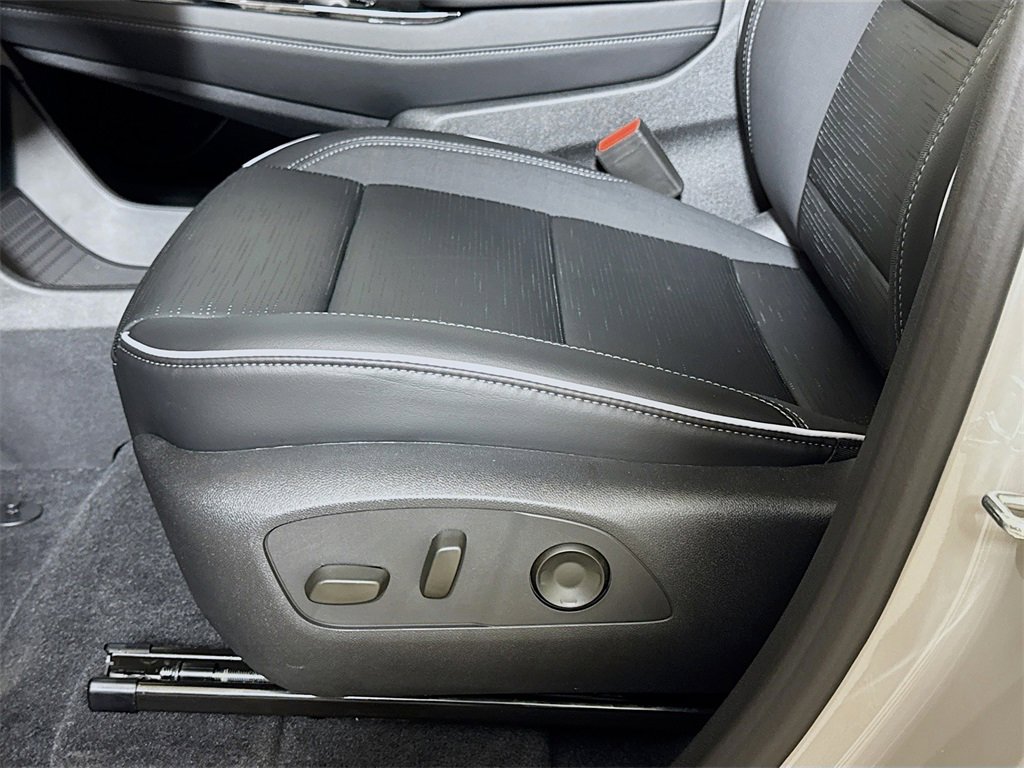 New 2026 Buick Enclave Sport Touring w/ Power Package image 17