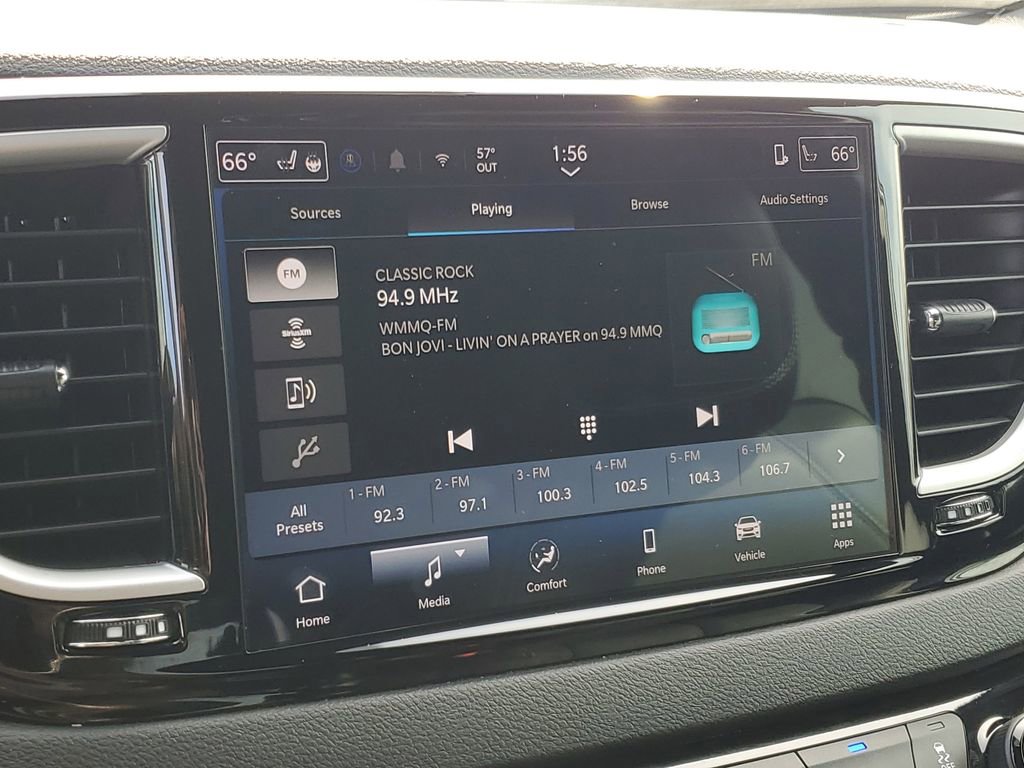 Used 2025 Chrysler Pacifica Select image 19