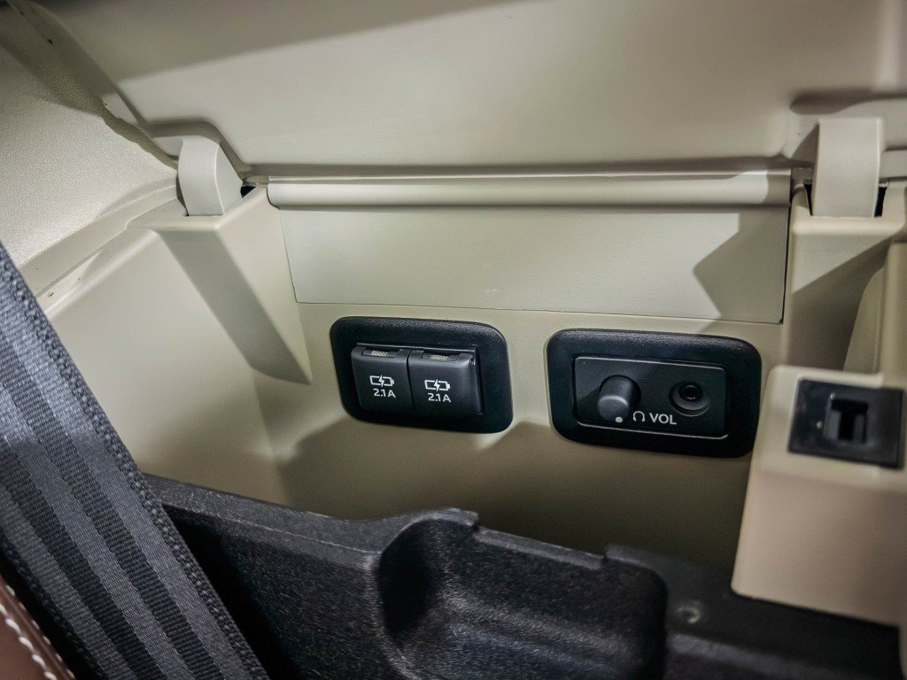 Used 2020 Toyota Sienna Limited Premium w/ Carpet Mat Package AWD/4WD image 19