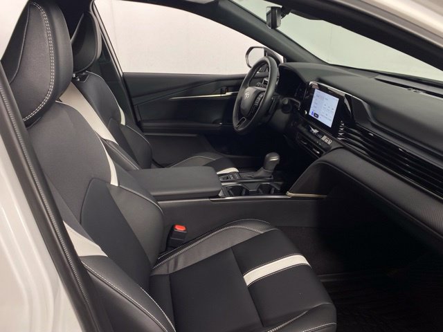 Used 2026 Toyota Camry Hybrid w/ Convenience Package FWD image 15