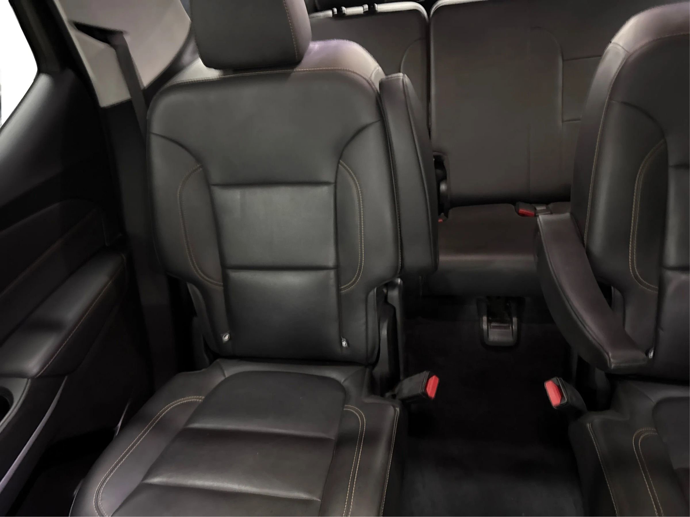 Used 2021 Chevrolet Traverse LT image 36