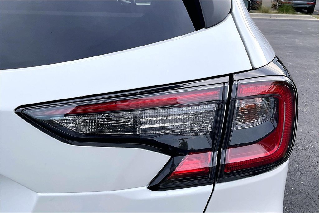 Used 2022 Subaru Outback Premium AWD/4WD image 35