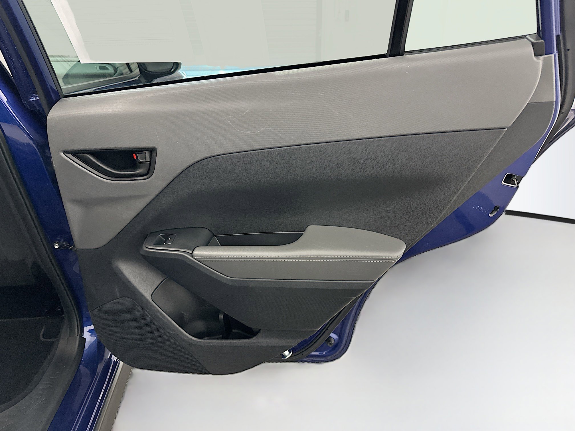 Used 2025 Subaru Crosstrek 2.0i Premium image 31