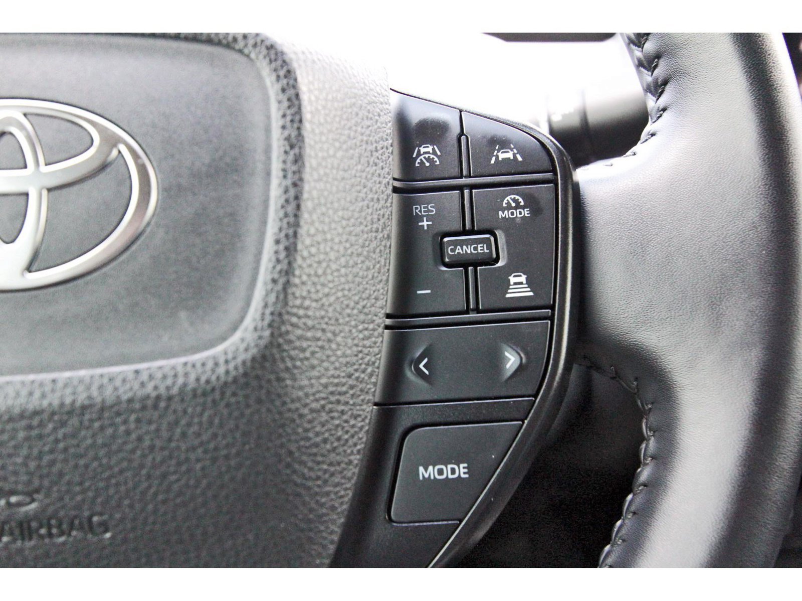 Used 2023 Toyota Prius LE FWD image 20