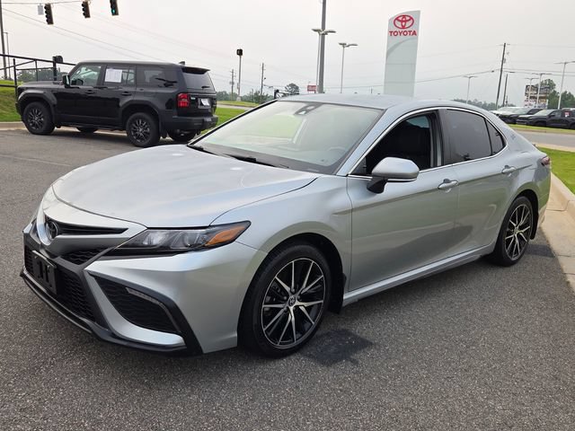 Used 2024 Toyota Camry SE FWD image 3