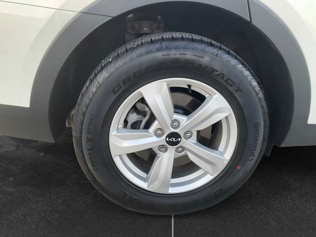Certified 2026 Kia Sorento LX FWD image 8