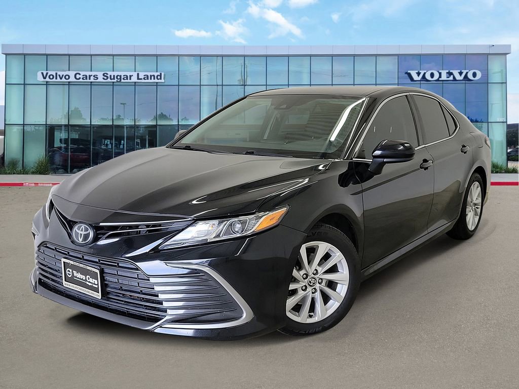 Used 2022 Toyota Camry LE FWD image 1