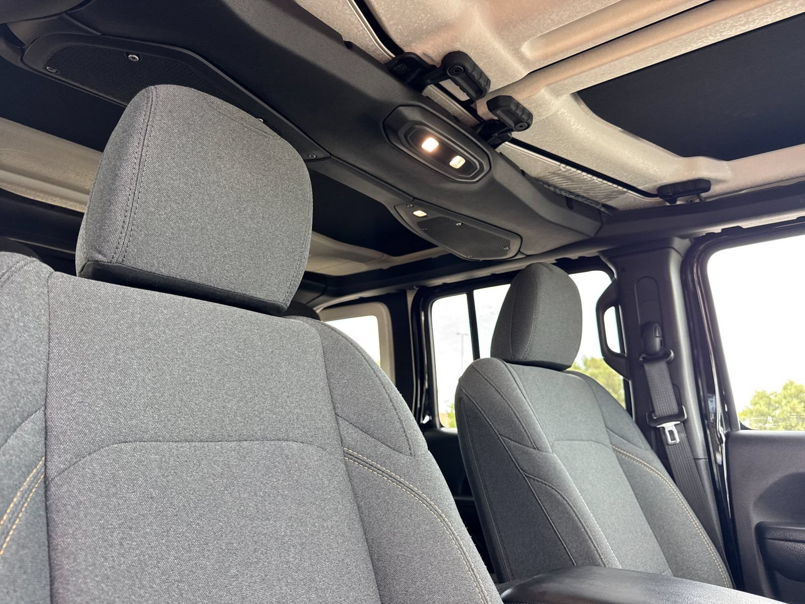 Used 2024 Jeep Wrangler Unlimited AWD/4WD image 19