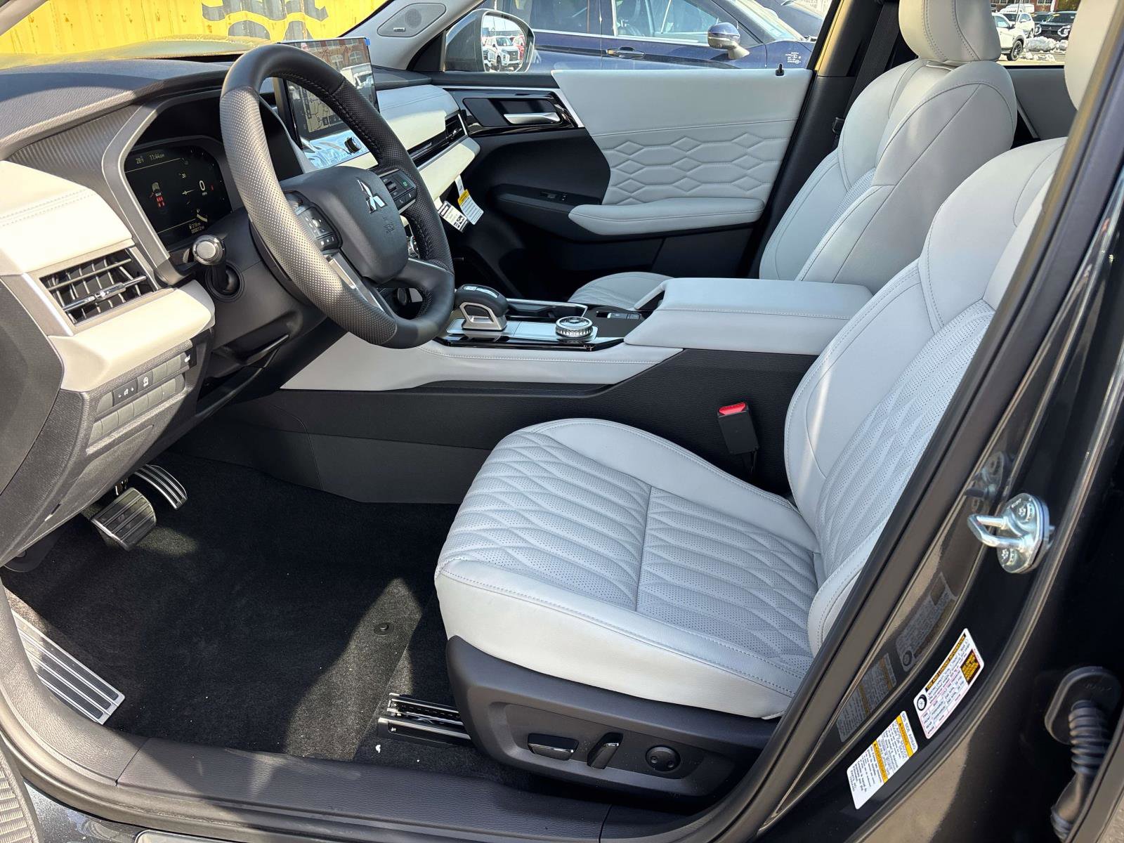 New 2026 Mitsubishi Outlander SEL image 10